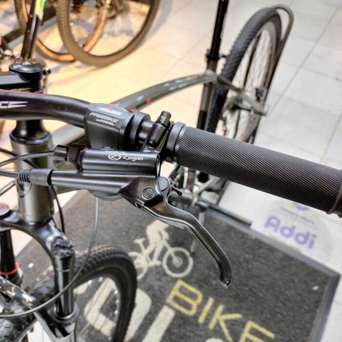 Bicicleta Roca Prado 160 gris freno hidráulico rin 29