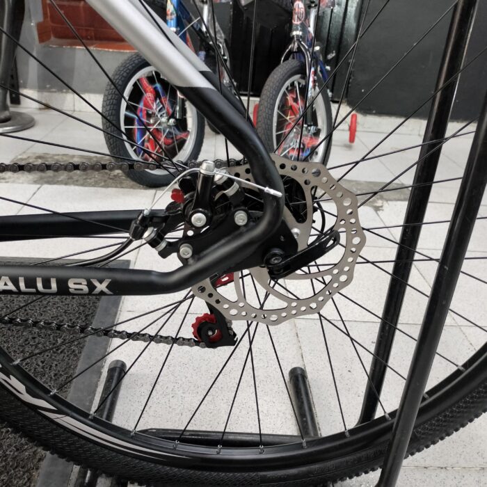 Bicicleta Roca Makalu SX 2025 Rin 29 Negro plata