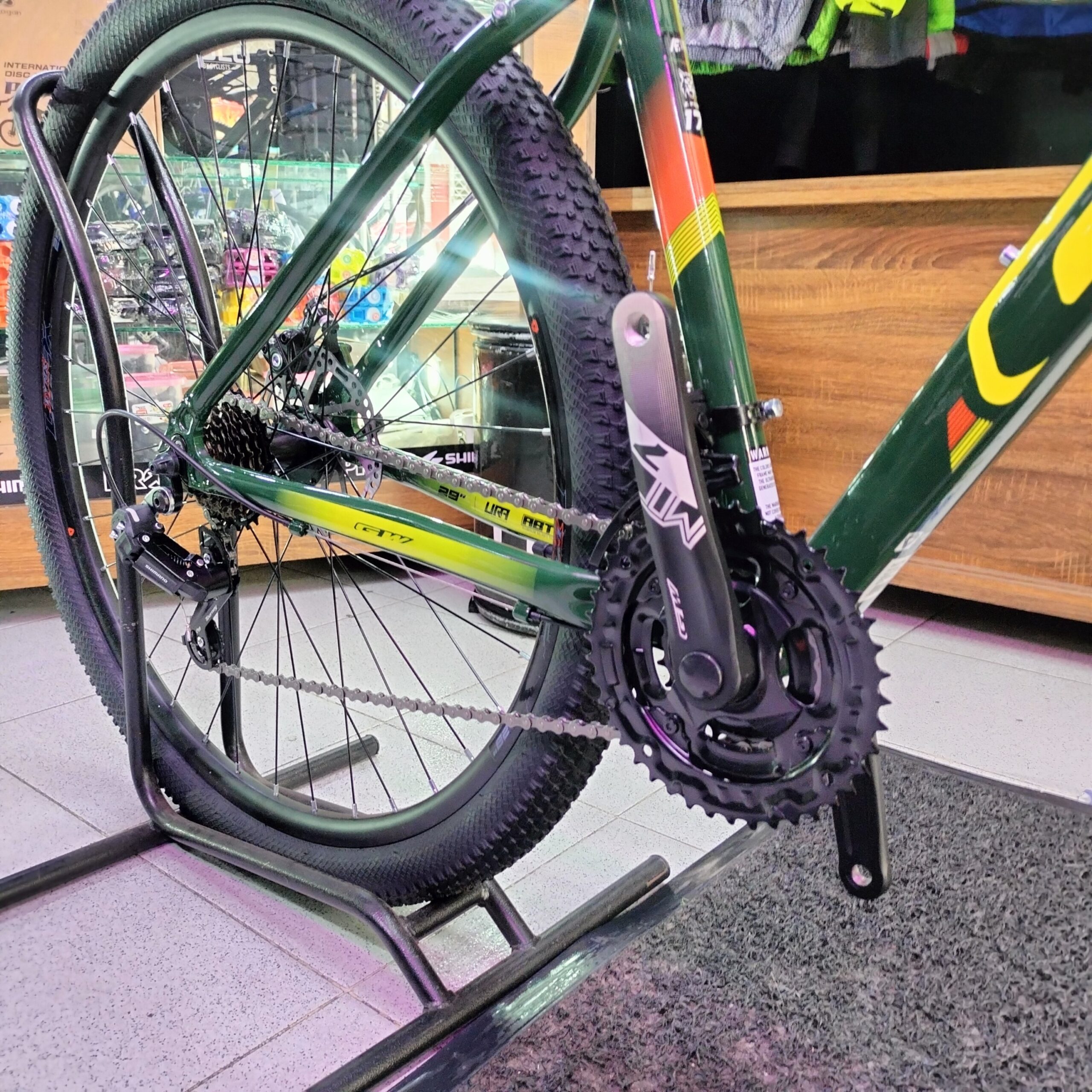 2025/09/1000624208-scaled.jpg BICICLETA MTB 29 3X7V LYNX ALUMINIO GW VERDE PINO - Imagen 9